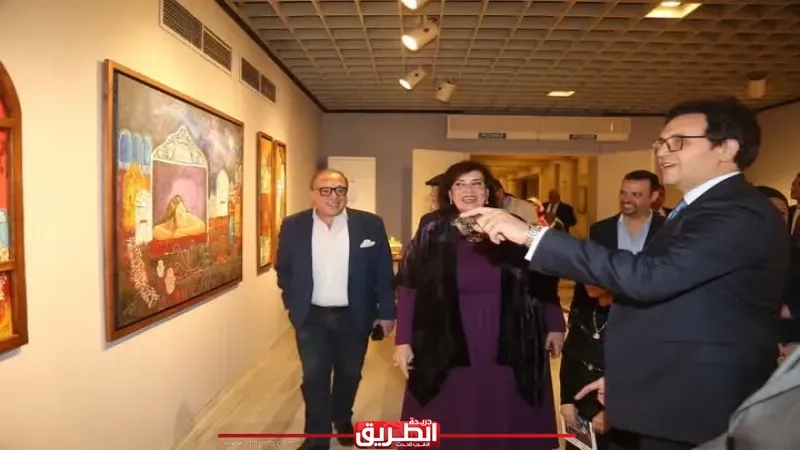 وزير الثقافة يتفقد عددًا من معارض الفنون التشكيلية بدار الأوبرا المصرية