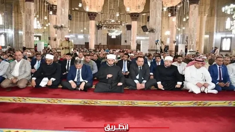 وزير الأوقاف ومحافظ الإسكندرية وسفير الكويت وسفير إندونيسيا ونائب سفير ماليزيا يشهدون صلاة الجمعة