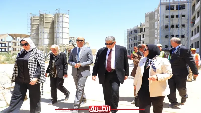 رئيس لجنة الصحة بمجلس النواب ورئيس جامعة دمنهور يتفقدا الأعمال الإنشائية لمبنى المستشفى الجامعى