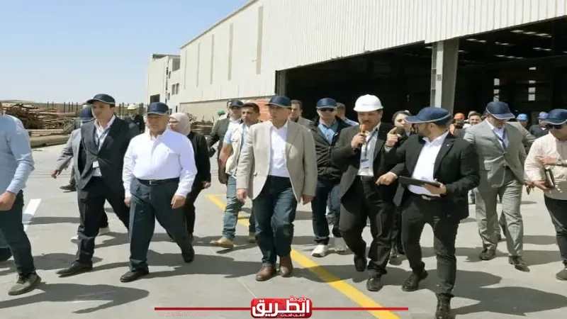 رئيس الوزراء يتفقد مجموعة مصانع شركة التوكل للصناعات الحديدية والجلفنة 'توكل ستيل'