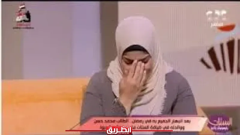 والدة إمام صلاة التراويح الكفيف بالجامع الأزهر تبكي على الهواء في 'الستات مايعرفوش يكدبوا'