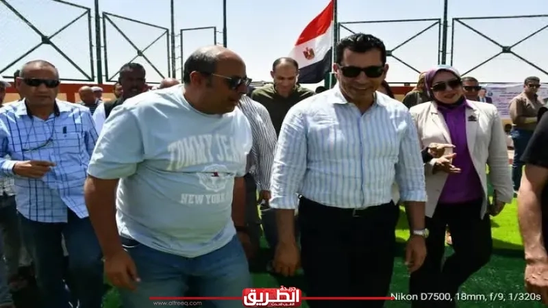 وزير الشباب والرياضة يفتتح الملعب الخماسي بمركز شباب أبو رماد