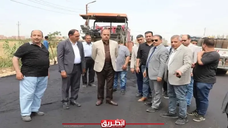 محافظ الشرقية يتفقد أعمال الرصف والتطوير الجارية بطريق 'أبو حاكم ـ ميت ابو علي'