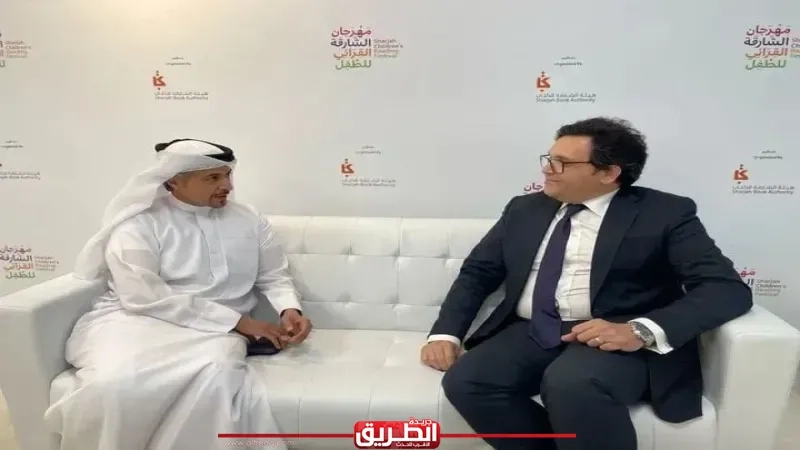 وزير الثقافة يلتقي الرئيس التنفيذي لهيئة الشارقة للكتاب ويجري جولة موسعة بأجنحة مهرجان الطفل