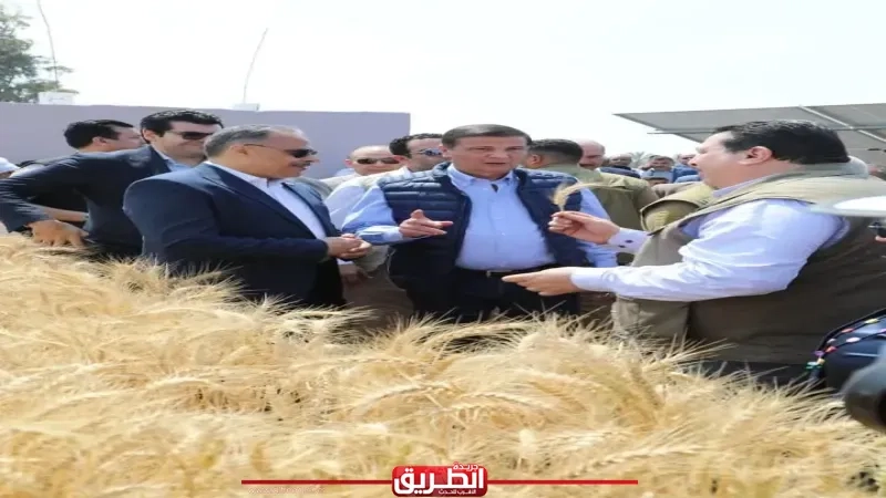 وزير الزراعة ومحافظ الشرقية ونائب مدير مكتب برنامج الأغذية العالمي يفتتحون موسم حصاد القمح بالمحافظة