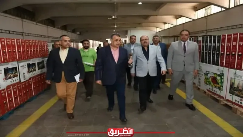 وزير الدولة للإنتاج الحربى يجري زيارة مفاجئة لشركتي قها للصناعات الكيماوية وبنها للصناعات الإلكترونية