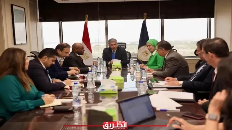 وزير السياحة والآثار يلتقي سكرتير عام منظمة الدول الثماني النامية للتعاون الاقتصادي D8 والوفد المرافق له