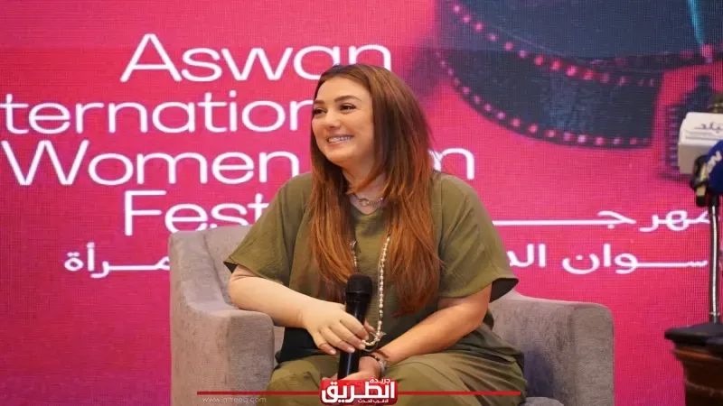 مهرجان أسوان يكرّم كندة علوش بحضور الأهالى ويرصد مسيرتها الفنية