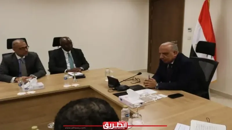 وزير الكهرباء والطاقة المتجددة يبحث مع وفد مؤسسة التمويل الدولية 'iFC ' سبل دعم وتعزيز التعاون المشترك