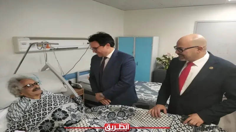 وزير الثقافة يزور الكاتب الكبير صنع الله إبراهيم بعد خضوعه لجراحة أمس ويطمئن قراءه ومحبيه على حالته الصحية
