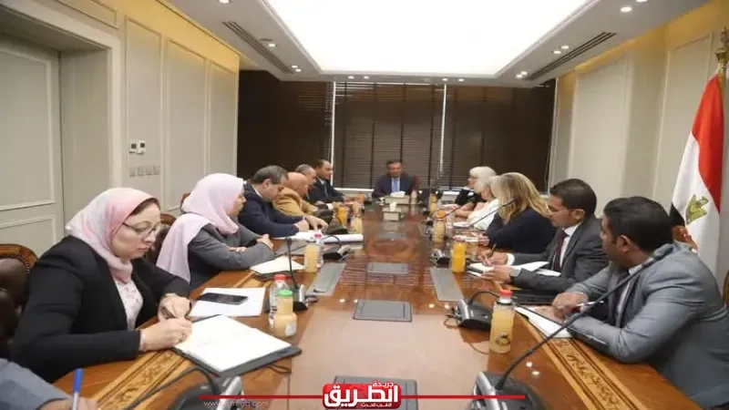 وزير الزراعة يستعرض مع البعثة الإشرافية لـ 'إيفاد' نتائج زيارتها لأنشطة مشروع التكيف في البيئات الصحراوية