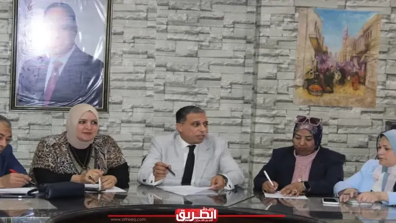 وكيل تعليم الجيزة يتابع سير امتحانات الشهادات الفنية بالمحافظة