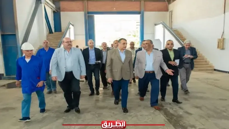وزير الدولة للإنتاج الحربي يتفقد خطوط الإنتاج ومراحل التصنيع بشركة حلوان للصناعات غير الحديدية