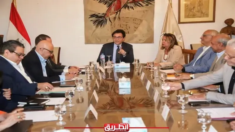 وزير الثقافة يجتمع بقيادات الوزارة لاستعراض خطة العمل والمبادرات المنتظر إطلاقها