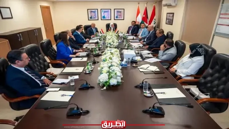 نائب رئيس مجلس الوزراء للتنمية الصناعية وزير الصناعة والنقل يشارك في فعاليات الاجتماع الدوري للجمعية العمومية لشركة الجسر العربي