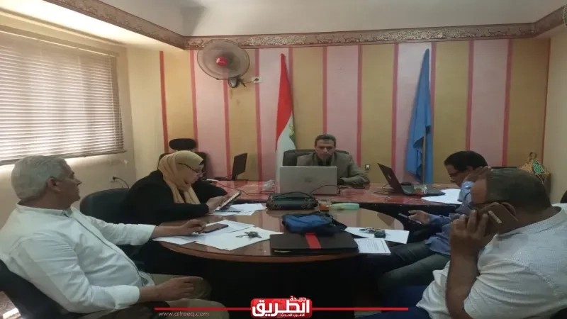 وزير الزراعة ومحافظ الشرقية ورئيس البنك الزراعي يتابعون أعمال توريد القمح بشونة العزيزية