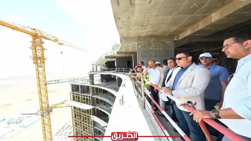 وزير الإسكان يبدأ جولة تفقدية في مدينة العلمين الجديدة