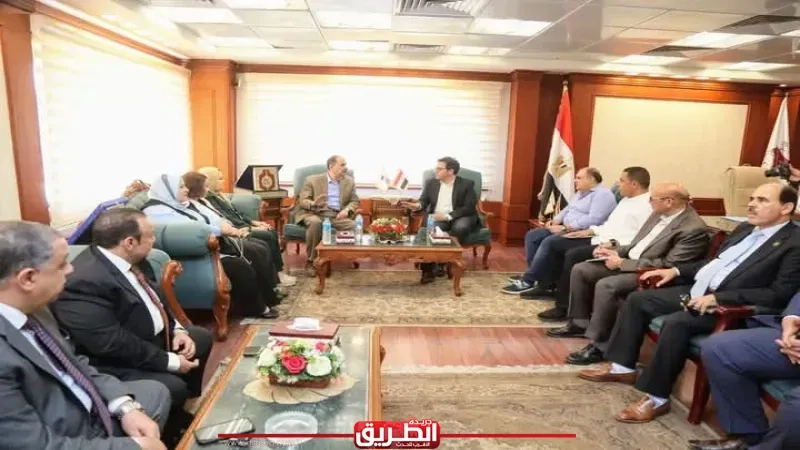 وزير الثقافة ومحافظ سوهاج يتفقدان 'قصر ثقافة سوهاج' ويبحثان مع أعضاء مجلسي النواب والشيوخ سُبل الانتهاء من تطويره