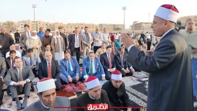 الآلاف من أهالي المحافظة يؤدون صلاة عيد الأضحى المبارك بساحة سيتى كلوب بعاصمة المحافظة