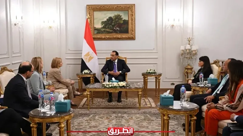 على هامش مؤتمر 'التمويل التنموي لتمكين القطاع الخاص': رئيس الوزراء يلتقي نائب رئيس بنك الاستثمار الأوروبي والوفد المرافق لها