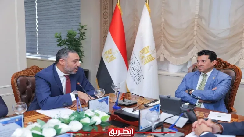 وزير الشباب والرياضة يشهد توقيع بروتوكول تعاون مع ڤودافون مصر