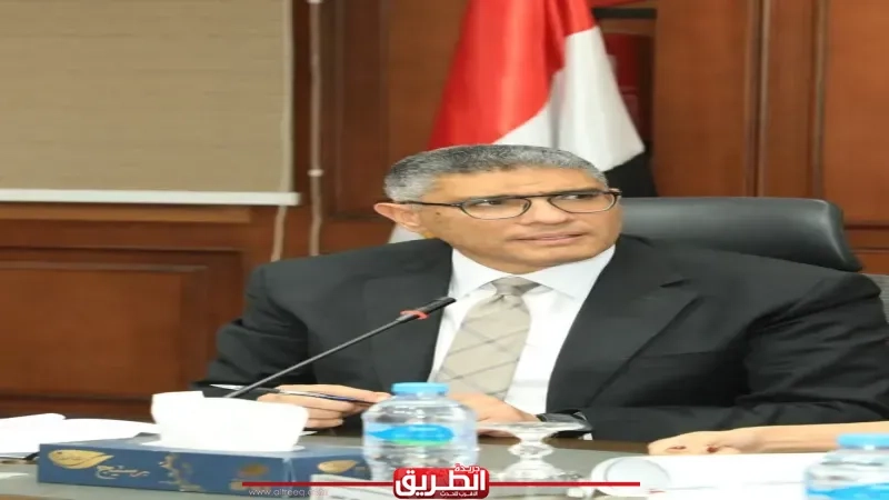 محافظ الجيزة يوجّه بسرعة صرف التعويضات لأسر ضحايا حادث سقوط مدخنة مصنع الطوب بالصف