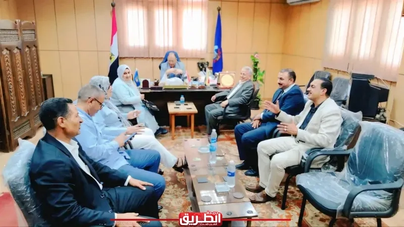 وكيل زراعة البحيرة يكرم 4 إدارات زراعية لنجاحهم فى التصدى لحالات التعدى على الأرض الزراعية فى أجازة العيد