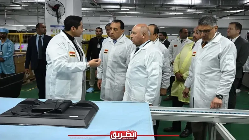 رئيس الوزراء يقوم بجولة فى مشروع تصنيع أجهزة شاشات التليفزيون والهواتف المحمولة بمصنع 'صافي جروب' بـ 6 أكتوبر