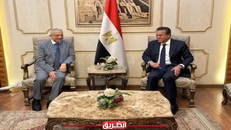الدكتور خالد عبدالغفار يستقبل وزير الصحة التونسي بمطار القاهرة الدولي