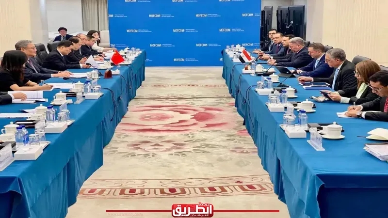 وزير الاستثمار والتجارة الخارجية يلتقي وزير التجارة الصيني لبحث سبل تعزيز العلاقات الاقتصادية والتجارية بين البلدين