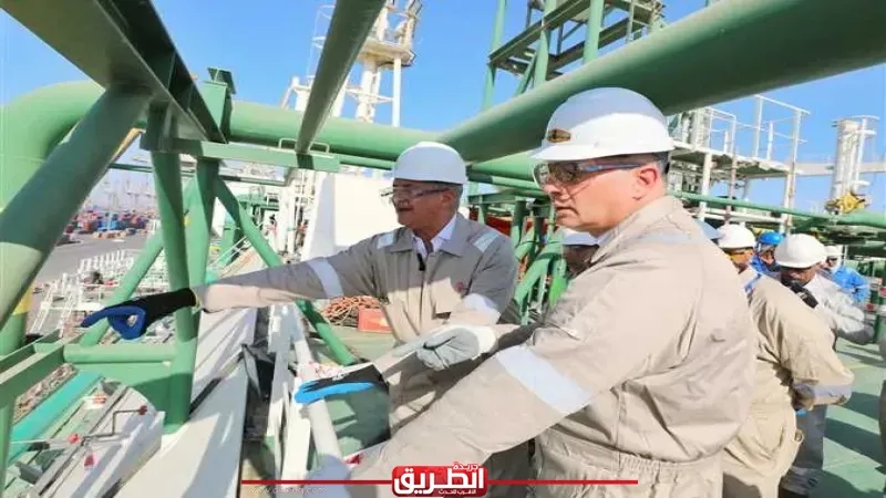 وزير البترول يتفقد المراحل النهائية لتجهيز سفينة التغييز «Energos Eskimo»