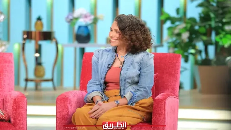 مشيرة علي الحجار: قررت عدم دخول المجال الفني.. ووالدتي جعلتني أرى والديّ كـ'ملاك'
