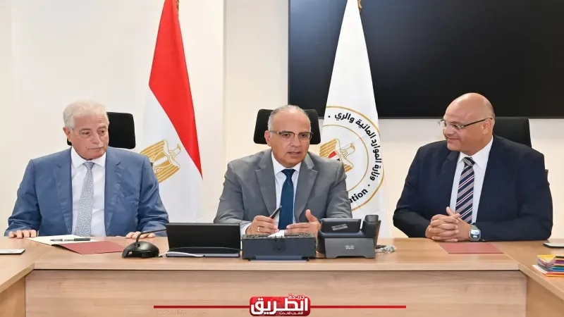 وزير الري يستقبل مستشار رئيس الجمهورية للتنمية المحلية ومحافظ القليوبية لمناقشة أعمال تطوير الكورنيش بالقليوبية