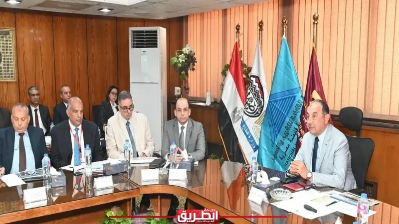 وزير قطاع الأعمال العام يتابع الموقف التنفيذي لمشروعات التطوير العقاري والمقاولات وإدارة الأصول