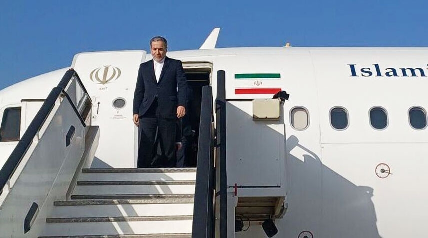 وزير الخارجية الايراني يصل إلى مسقط