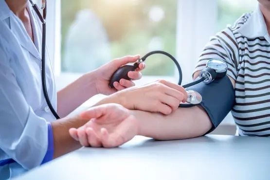 ما علامات تحذيرية من ارتفاع ضغط الدم؟