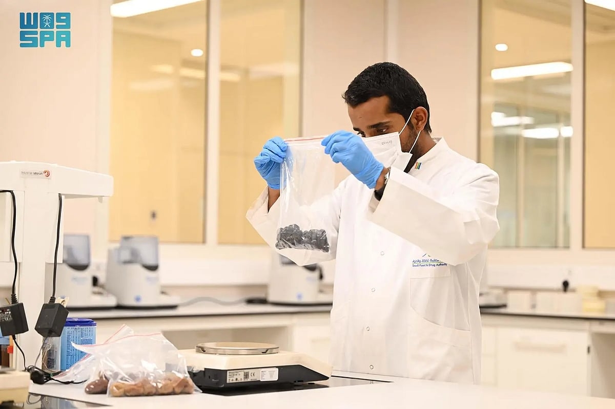 اخبار السعودية : مختبرات "الغذاء والدواء" تستنفر طاقتها لضمان سلامة غذاء الحجاج خلال موسم حج 1446هـ