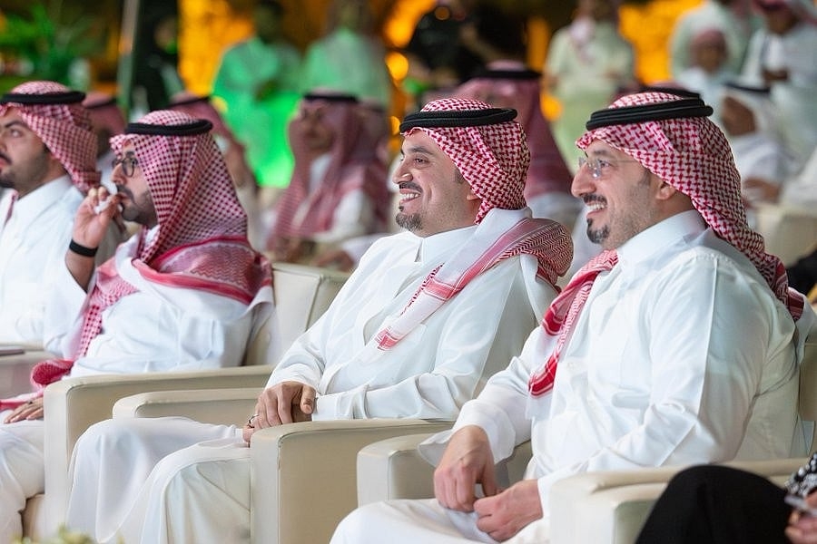 اخبار السعودية : بميدان الجنادرية.. "فهد بن جلوي" يُكرِّم الفائزين بجوائز حفل "ذروة سنام 2025"