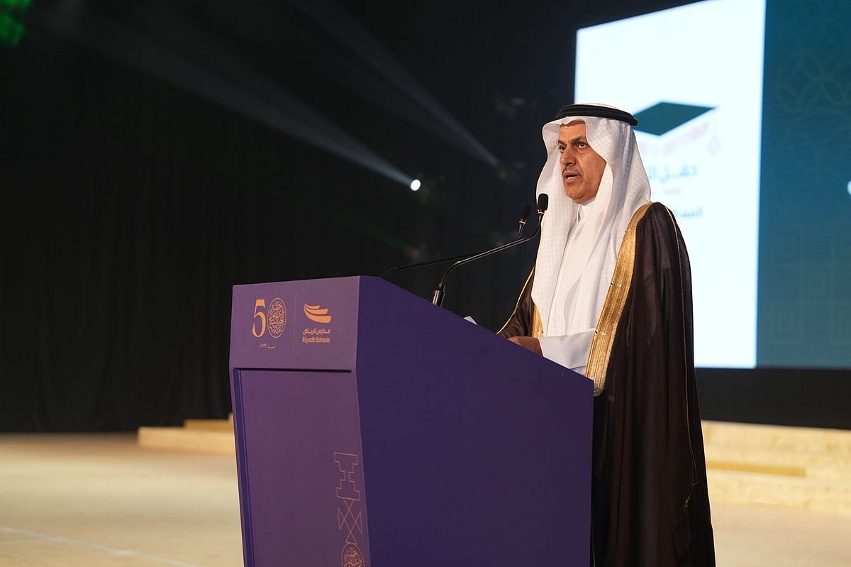اخبار السعودية : بالفيديو.. "سبق" ترصد مشاعر خريجي "مدارس الرياض" في حفل دفعتهم الـ50 برعاية نائب أمير المنطقة