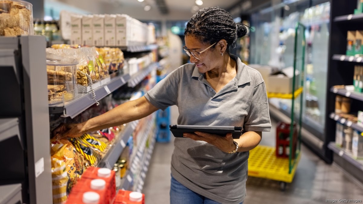 Phoenix College retail management certificate advances food industry career opportunities
