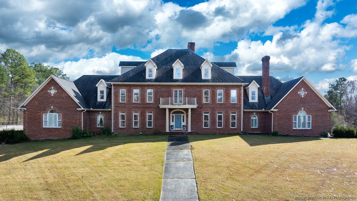 Wilsonville 37-acre estate with helicopter pad hits market