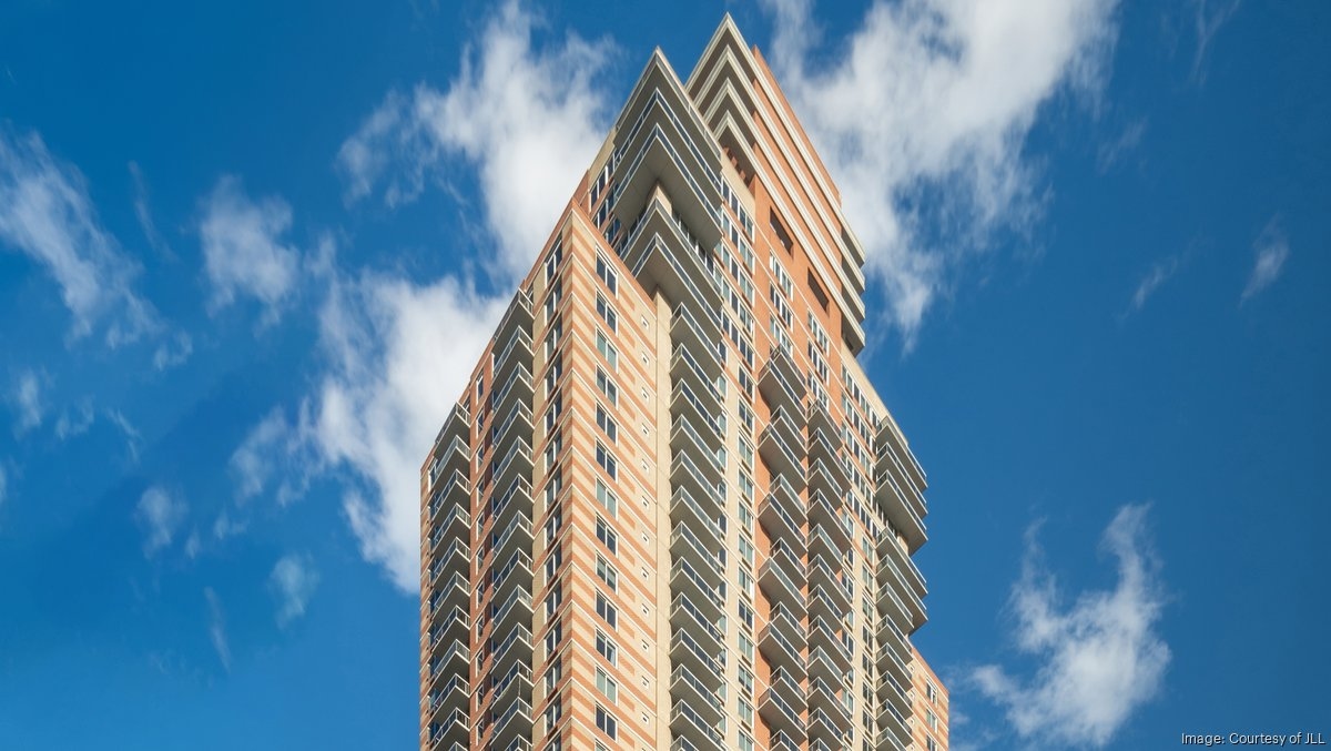JPMorgan subsidiary buys Midtown Manhattan apartment high-rise for $244M