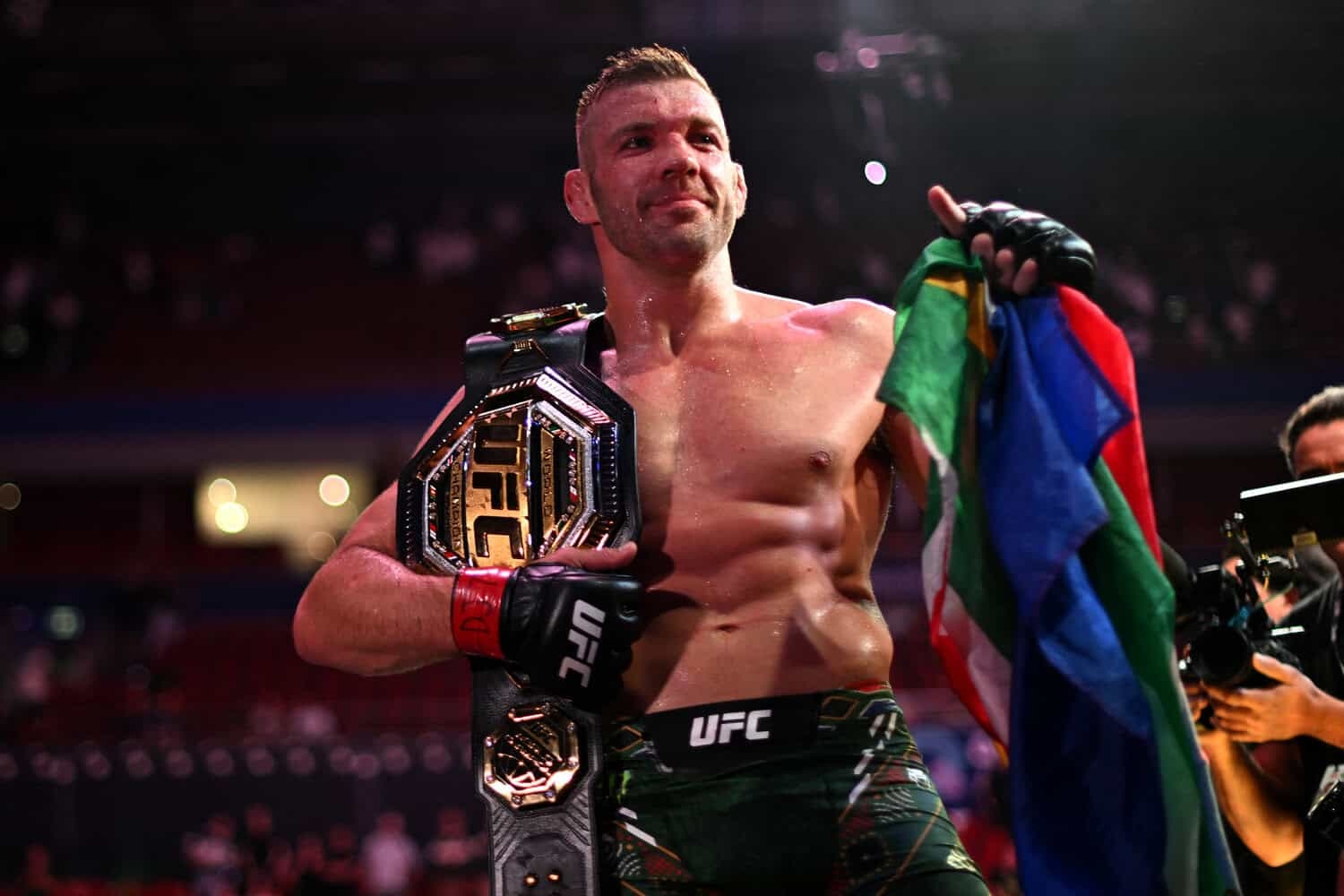 ‘That's insane!': Here's how much a ticket would cost if UFC was hosted in SA [VIDEO]