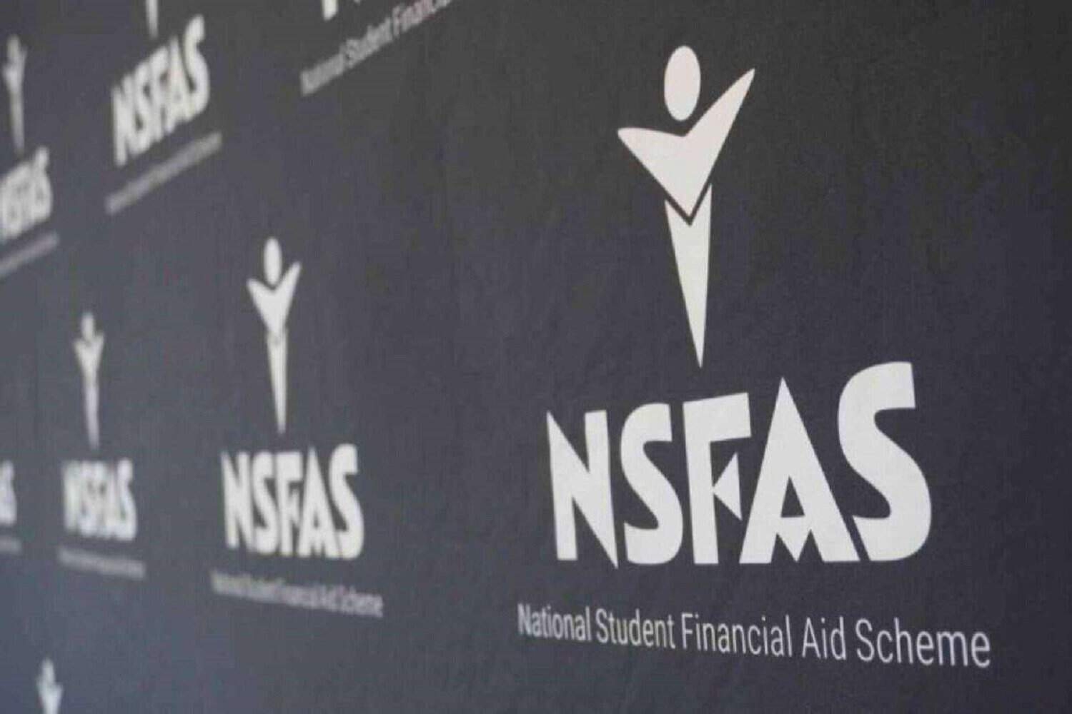 Higher education minister apologises for late Nsfas payments