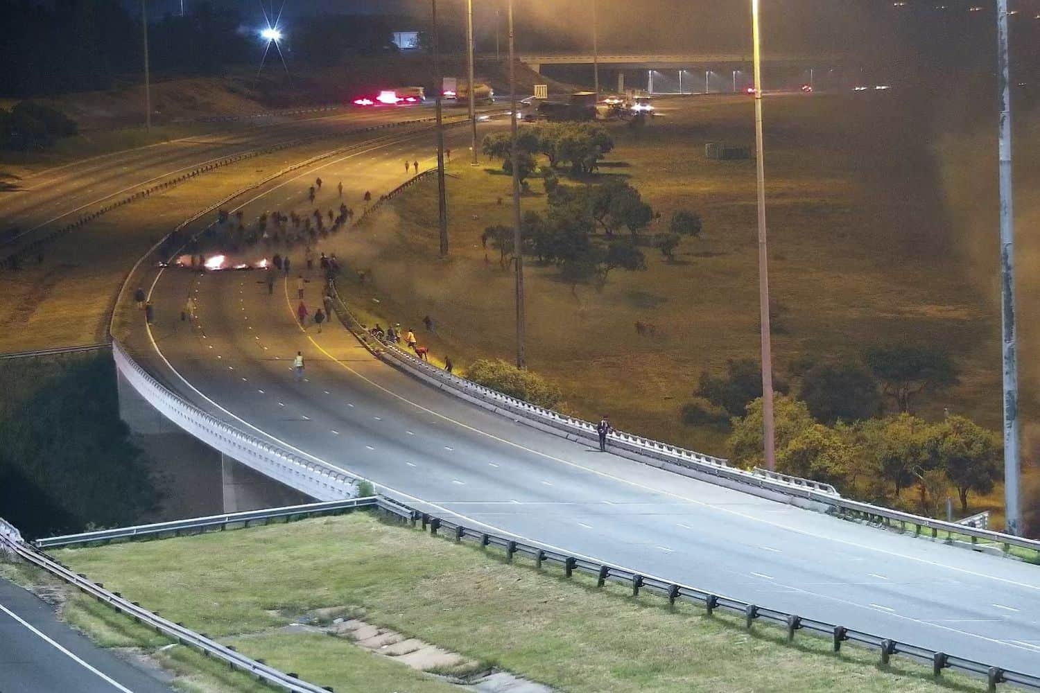 Road closures, traffic disruptions as protest rages in Diepkloof