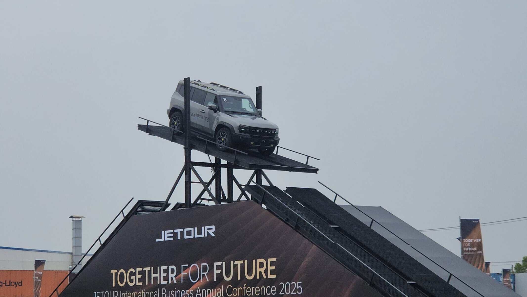 WATCH: Jetour T2 Puts its strength to the test in Shanghai