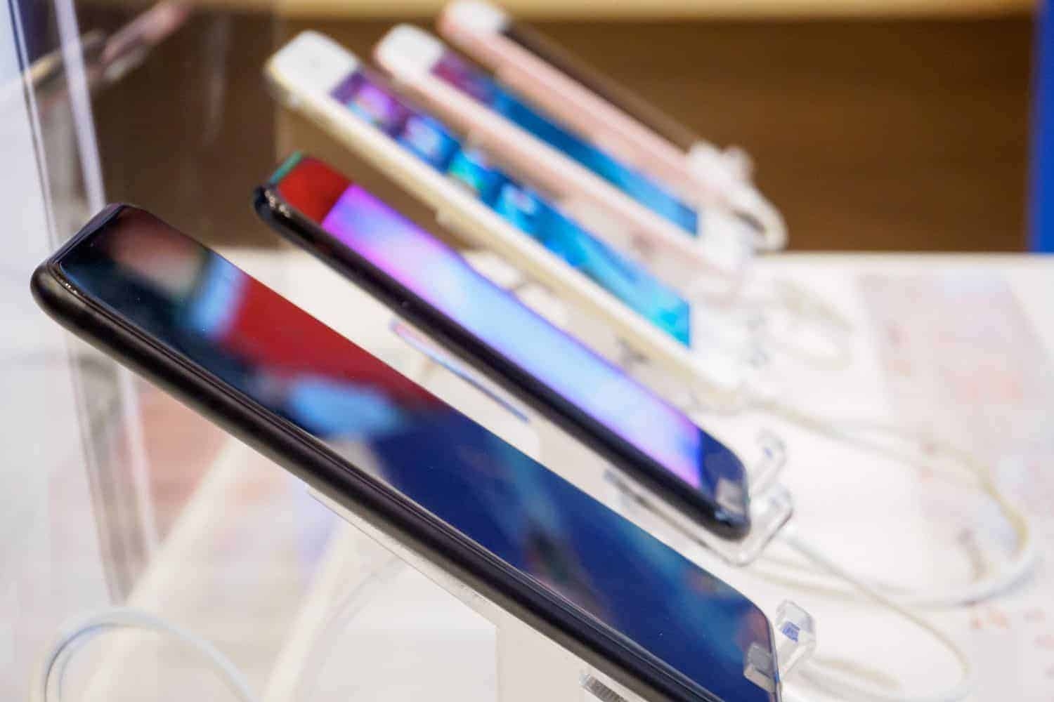 Trump's Apple tariff threat expanded to other smartphones