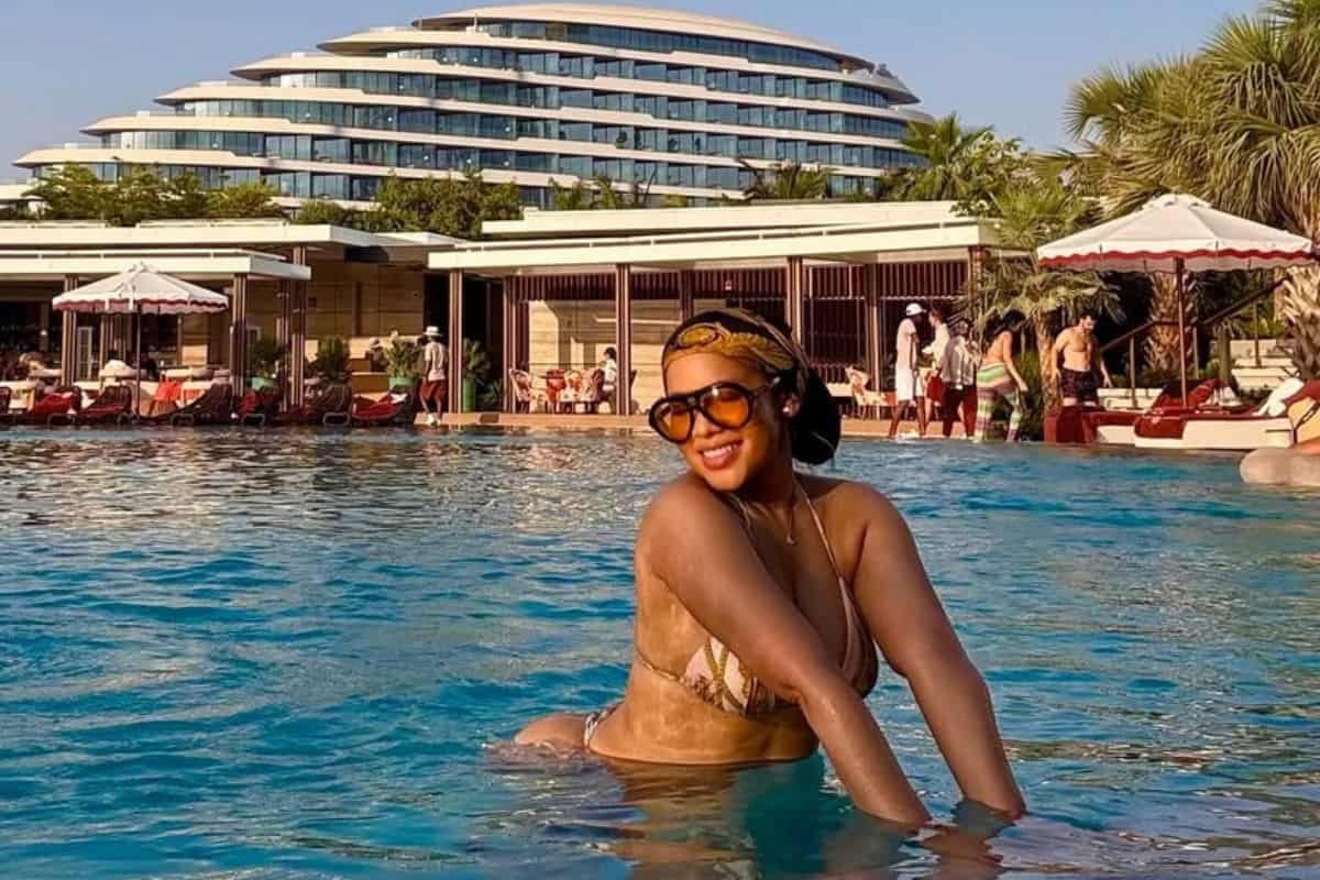 Thuli Phongolo lives it up in Dubai [PICS]
