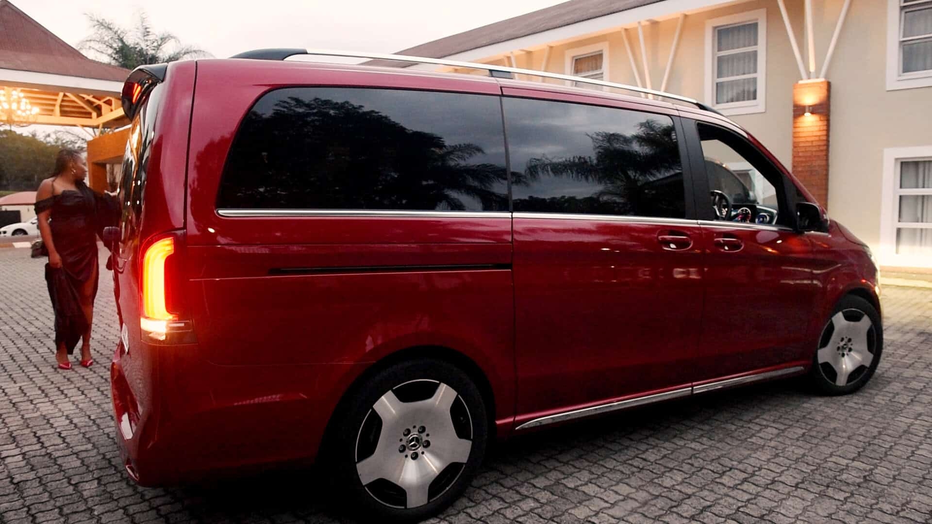 WATCH: Driving to Metro FM awards in Mbombela in the elegant Mercedes-Benz V300D