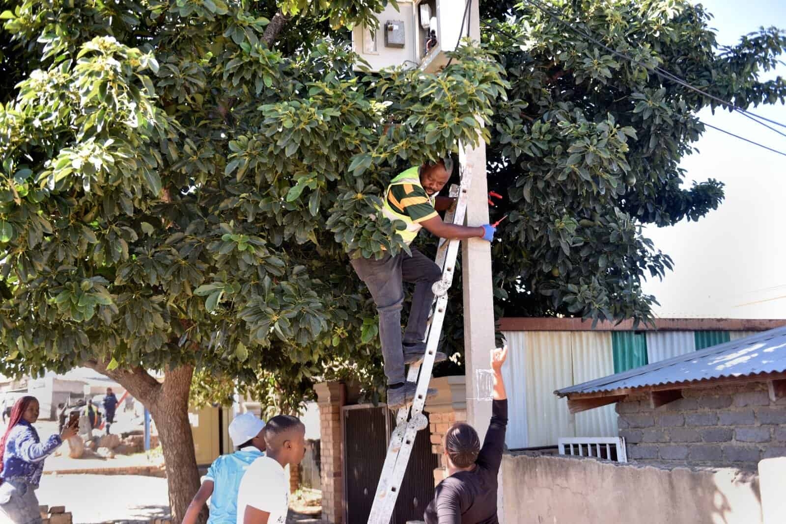 WATCH: What happened when City Power cut illegal connections in Alex